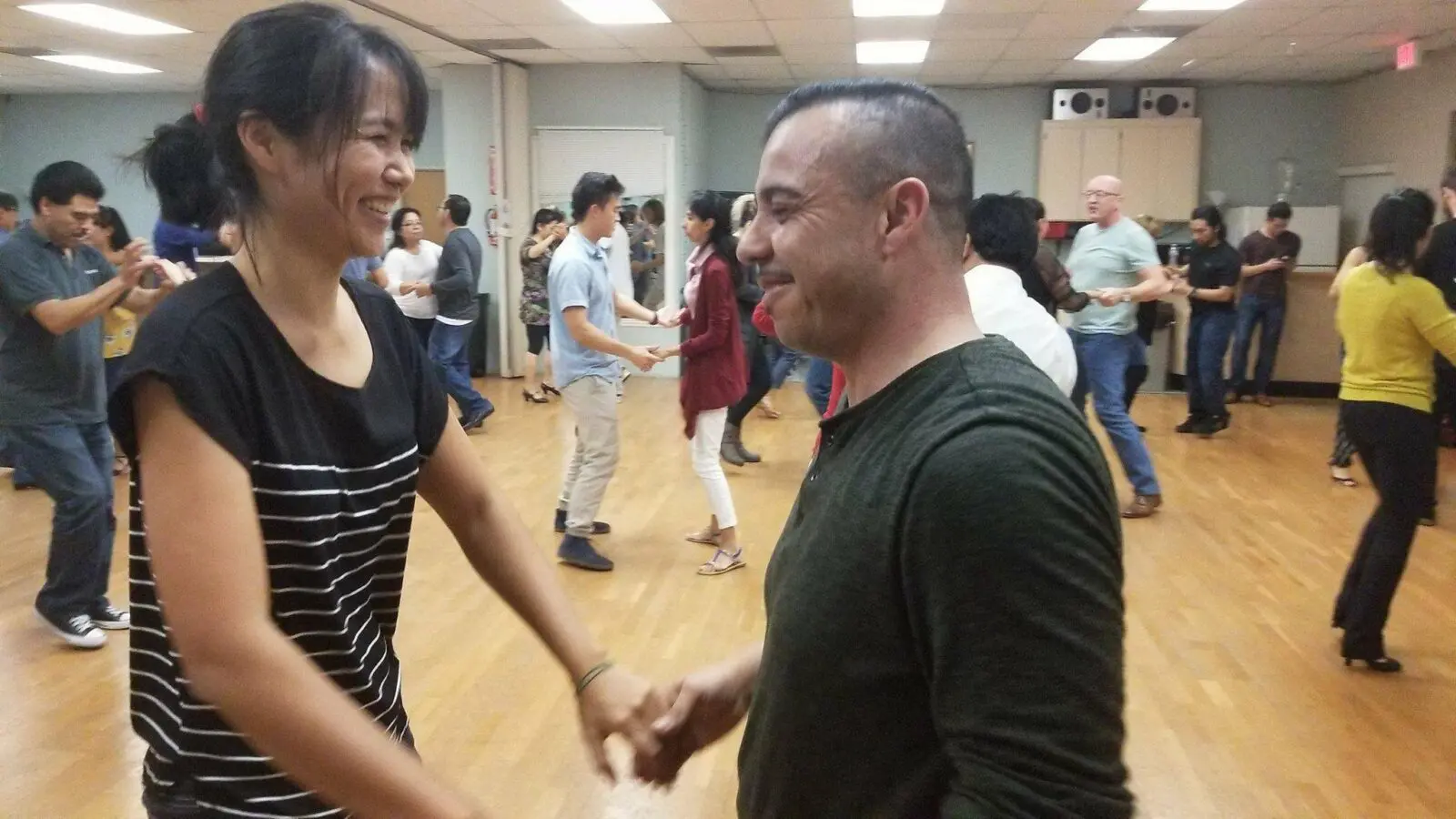 Fun-Group-Salsa-Dance-Lesson-in-Orange-County