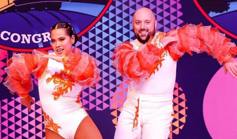 OC Salsa Instructor Arthur Levine & Xiu Nguyen performing salsa